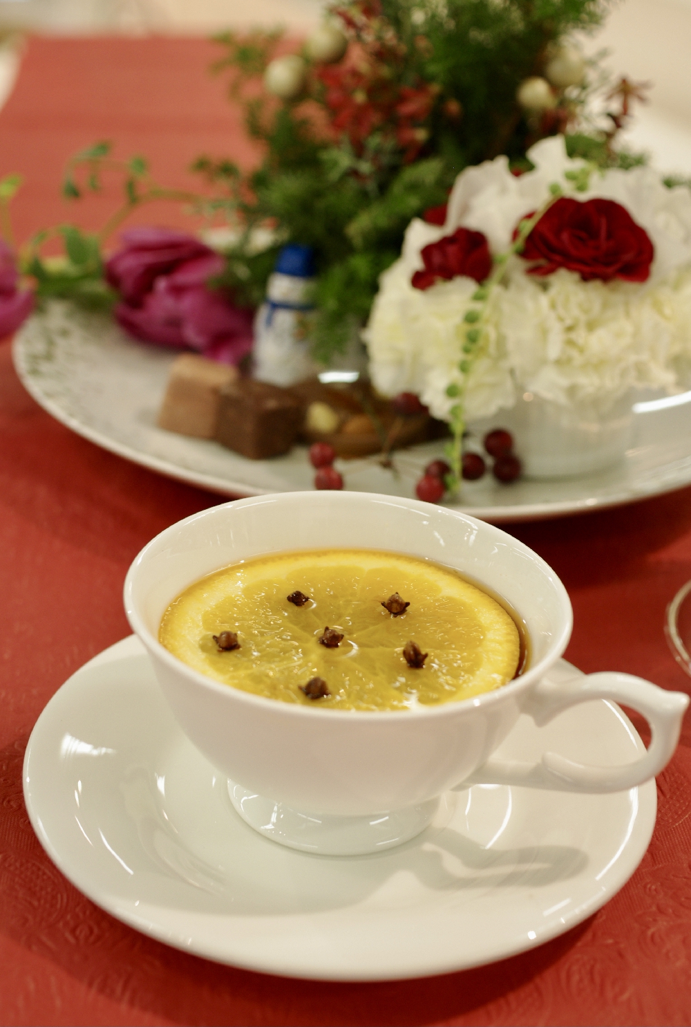 クリスマスのとっておきの紅茶と食器を楽しむ　